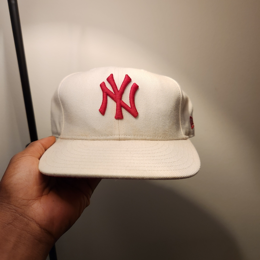 New Era Off White and Red Size Tag